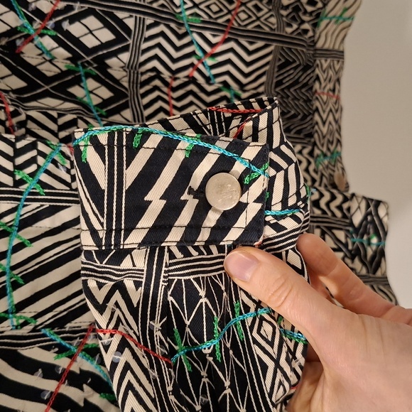 Attitude Women's Graphic/Monochrome Embroidered Patterned Jacket (Size L) - Picture 6 of 10